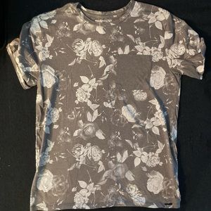 Gray floral pocket tshirt